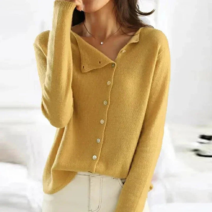 Iya | Chic Button Knit